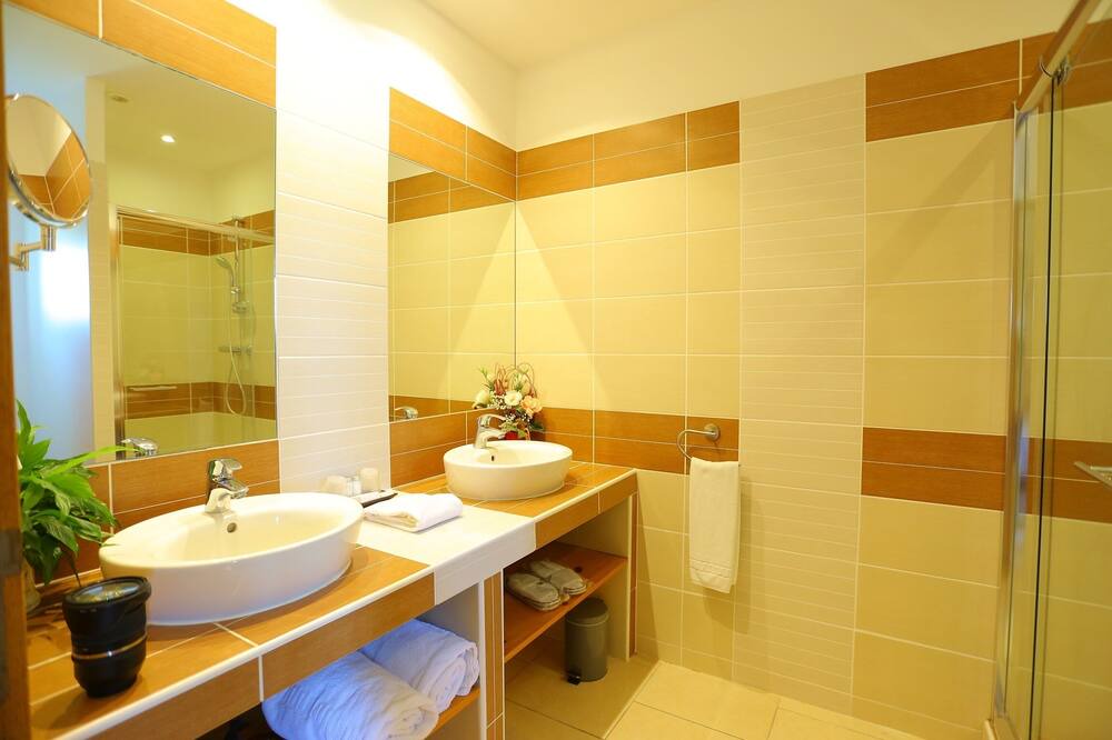 Photo of Bathroom in Pujaut
