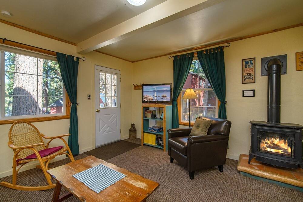 Photo of Livingroom in Tahoma