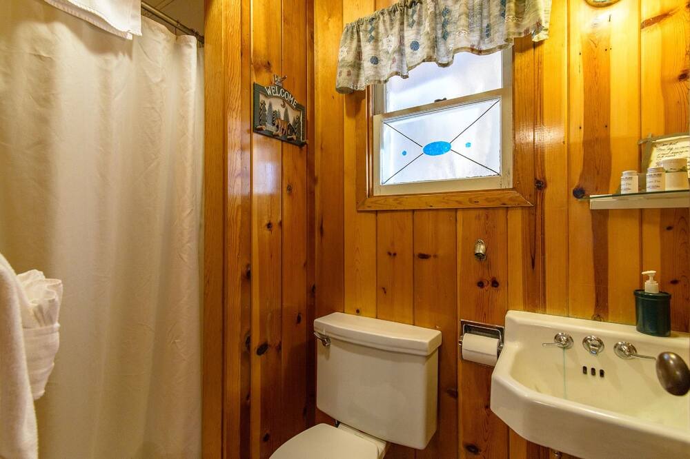 Photo of Bathroom in Tahoma
