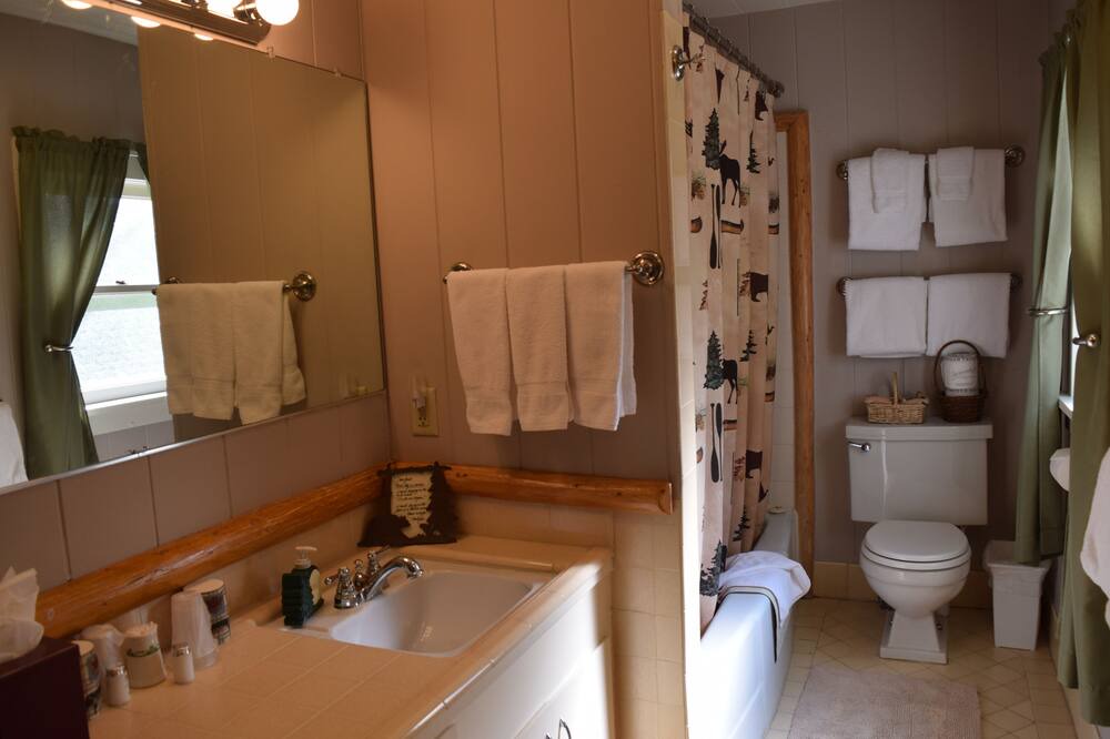 Photo of Bathroom in Tahoma
