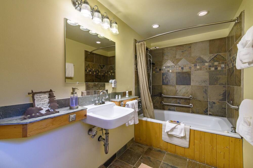 Photo of Bathroom in Tahoma