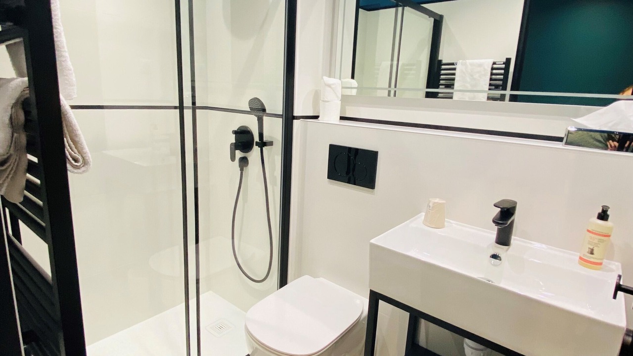 Photo of Bathroom in Clichy