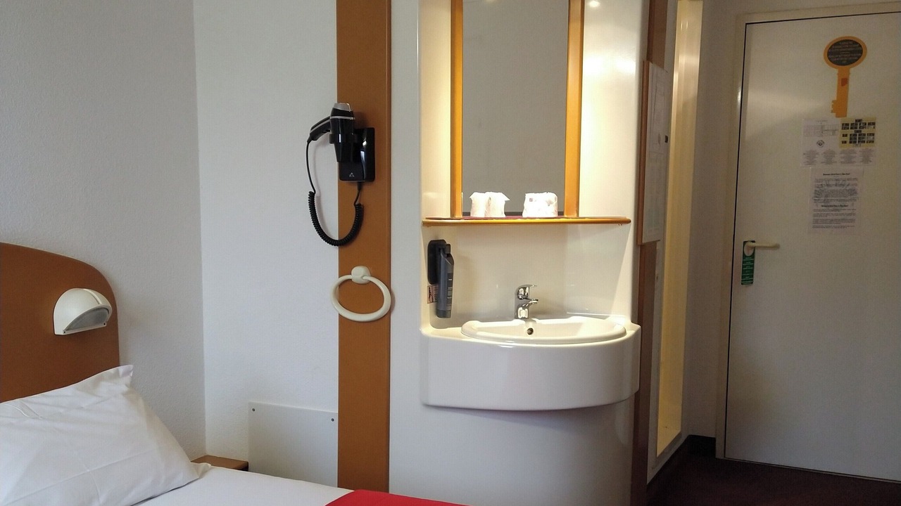 Photo of Bedroom in Saint-Saturnin