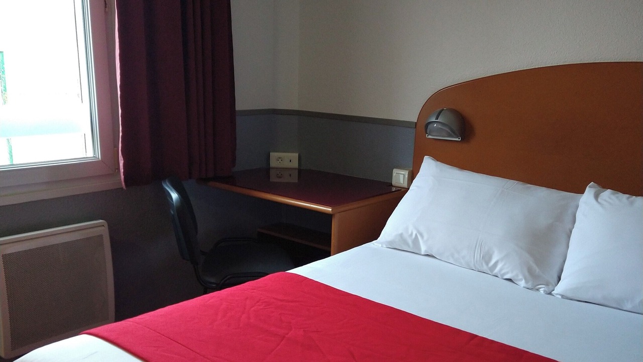 Photo of Bedroom in Saint-Saturnin