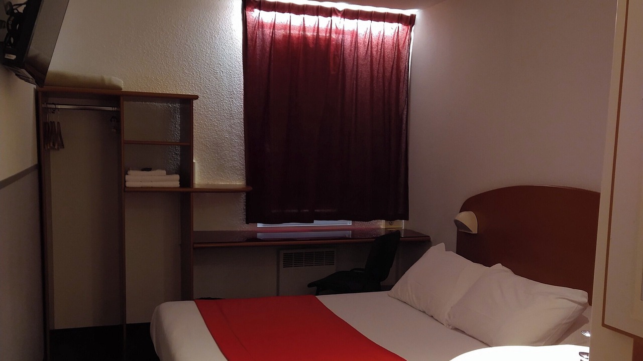 Photo of Bedroom in Saint-Saturnin