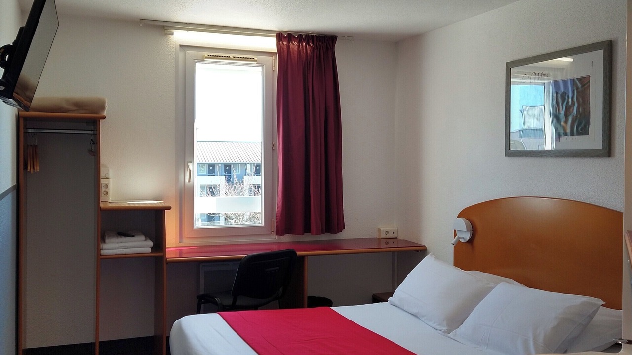 Photo of Bedroom in Saint-Saturnin