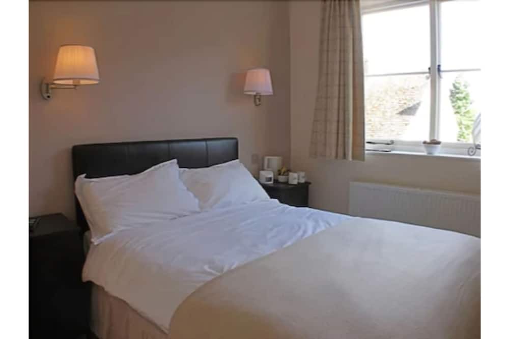 Photo of Bedroom in Collingbourne Kingston