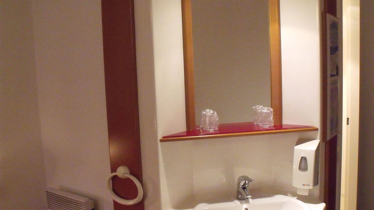 Photo of Bathroom in Moneteau