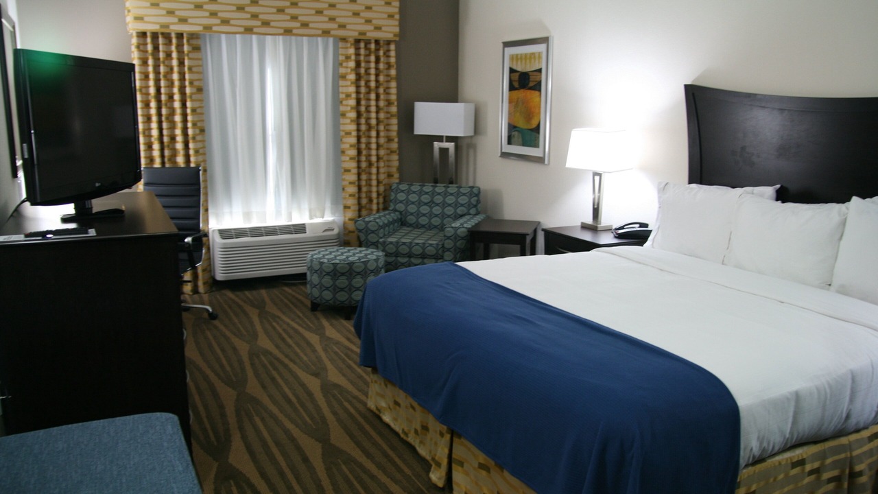 Photo of Bedroom in Central City