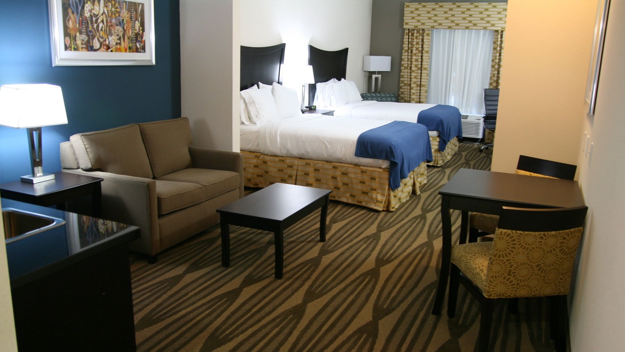 Photo of Bedroom in Central City