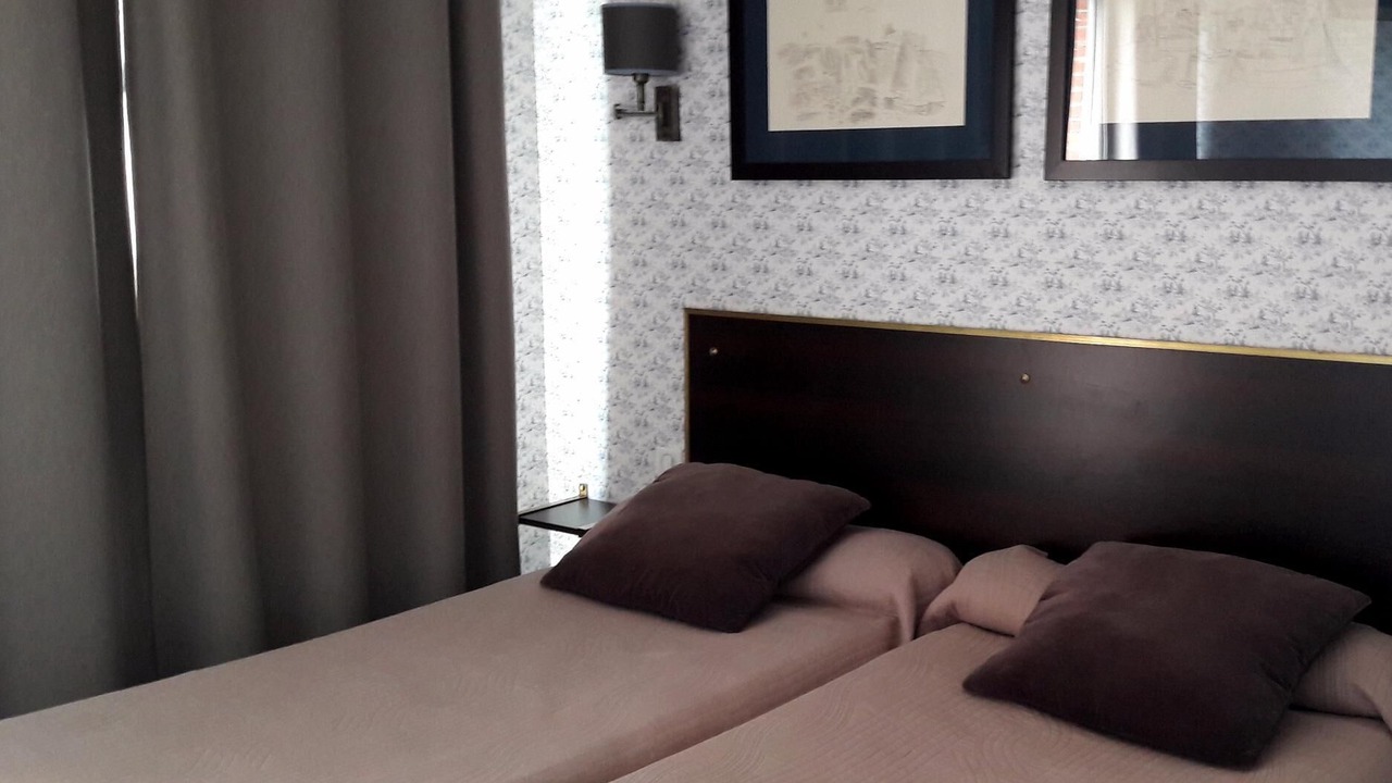 Photo of Bedroom in Lisieux