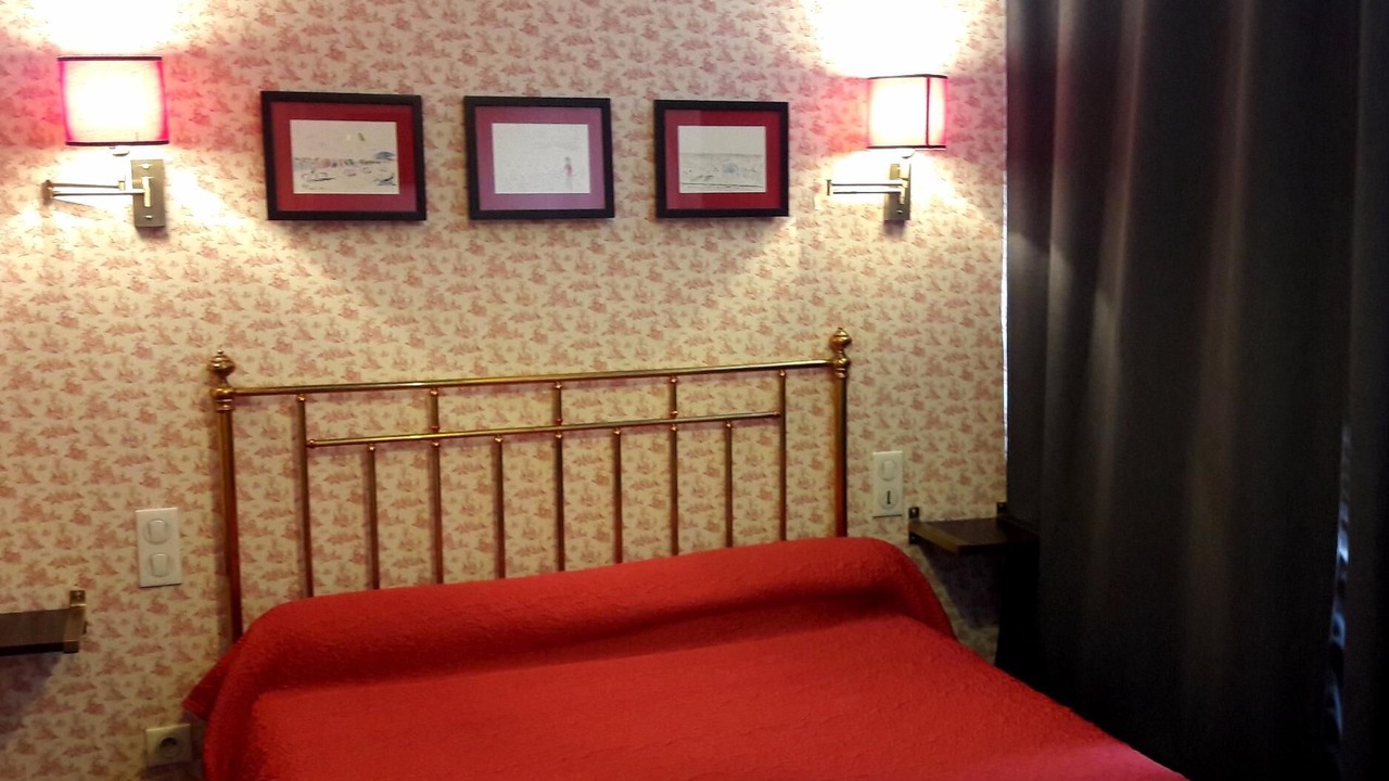 Photo of Bedroom in Lisieux