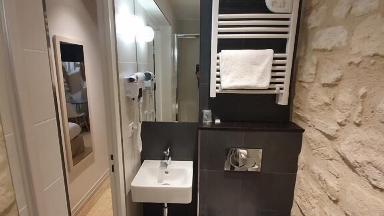 Photo of Bathroom in Arsenal