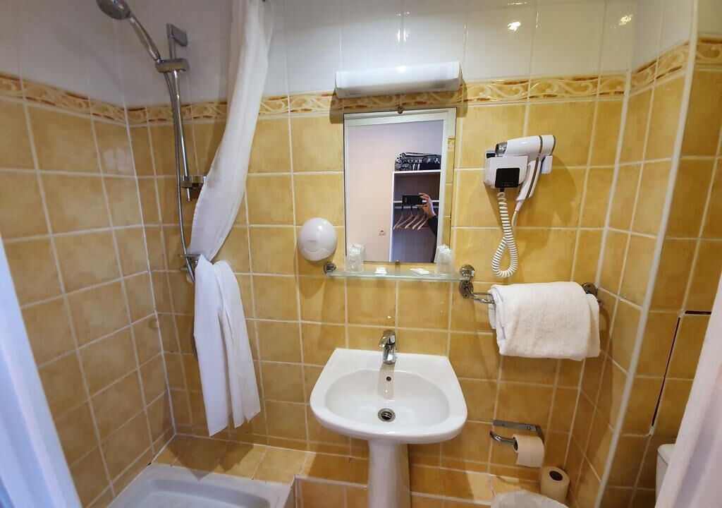 Photo of Bathroom in Arsenal