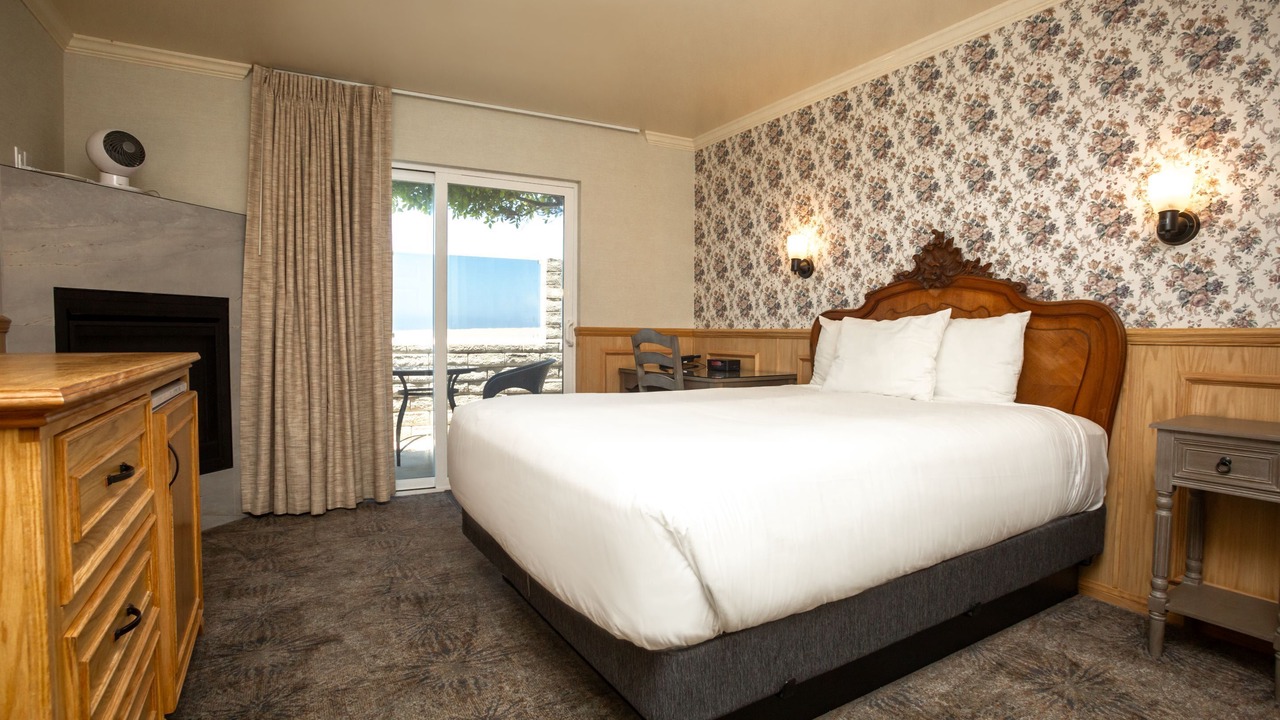 Photo of Bedroom in Pierpont Bay