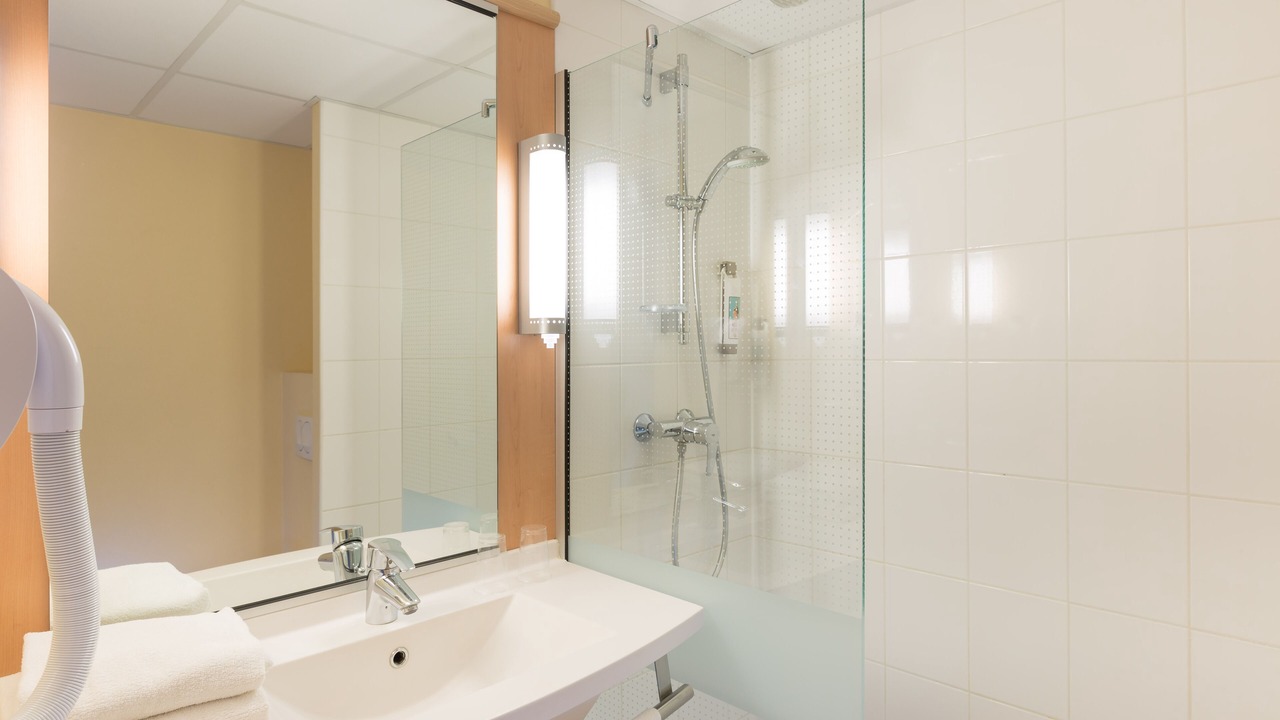 Photo of Bathroom in Ploumagoar