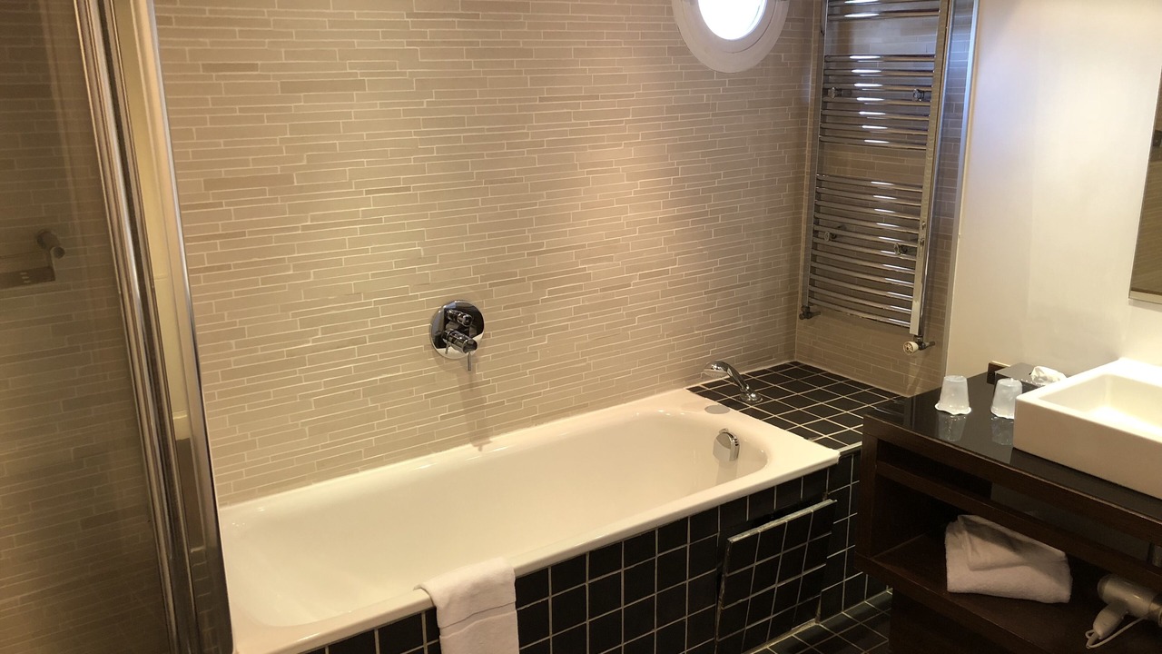 Photo of Bathroom in Barbizon