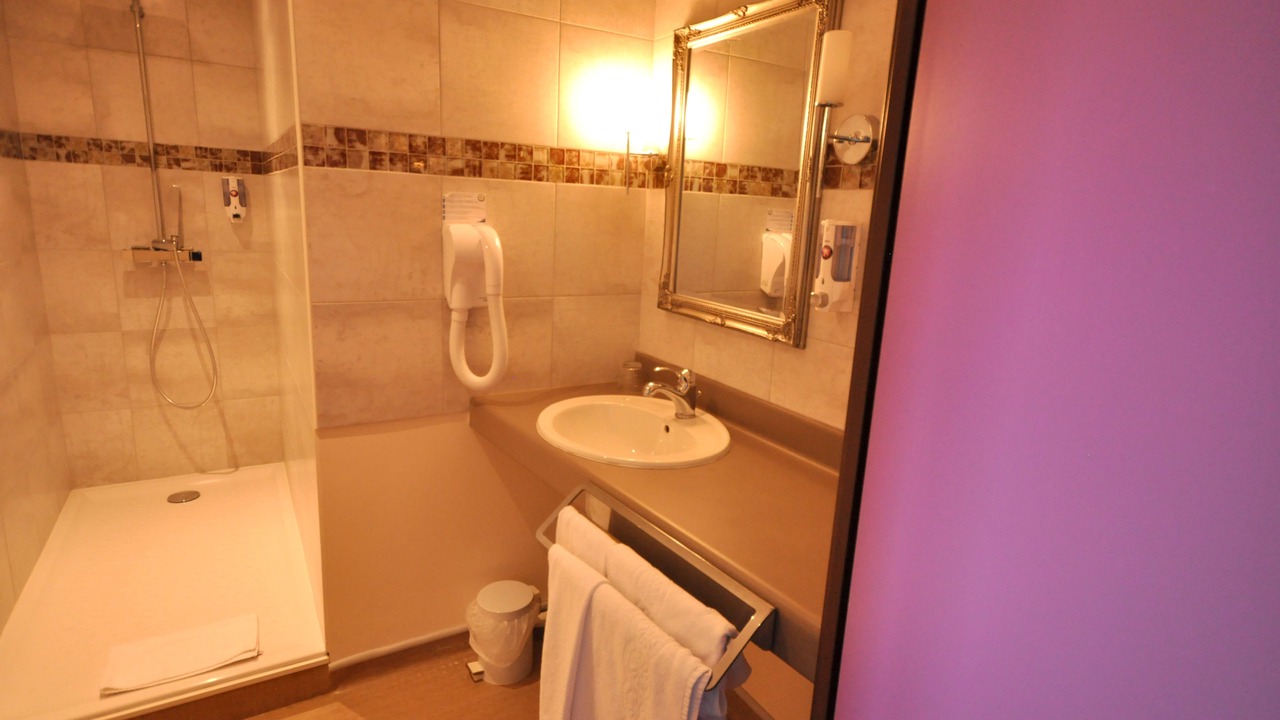 Photo of Bathroom in La Souterraine