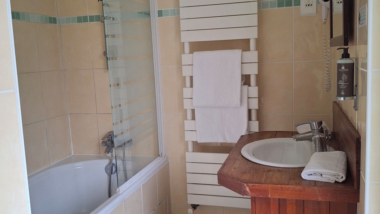 Photo of Bathroom in Lamorlaye