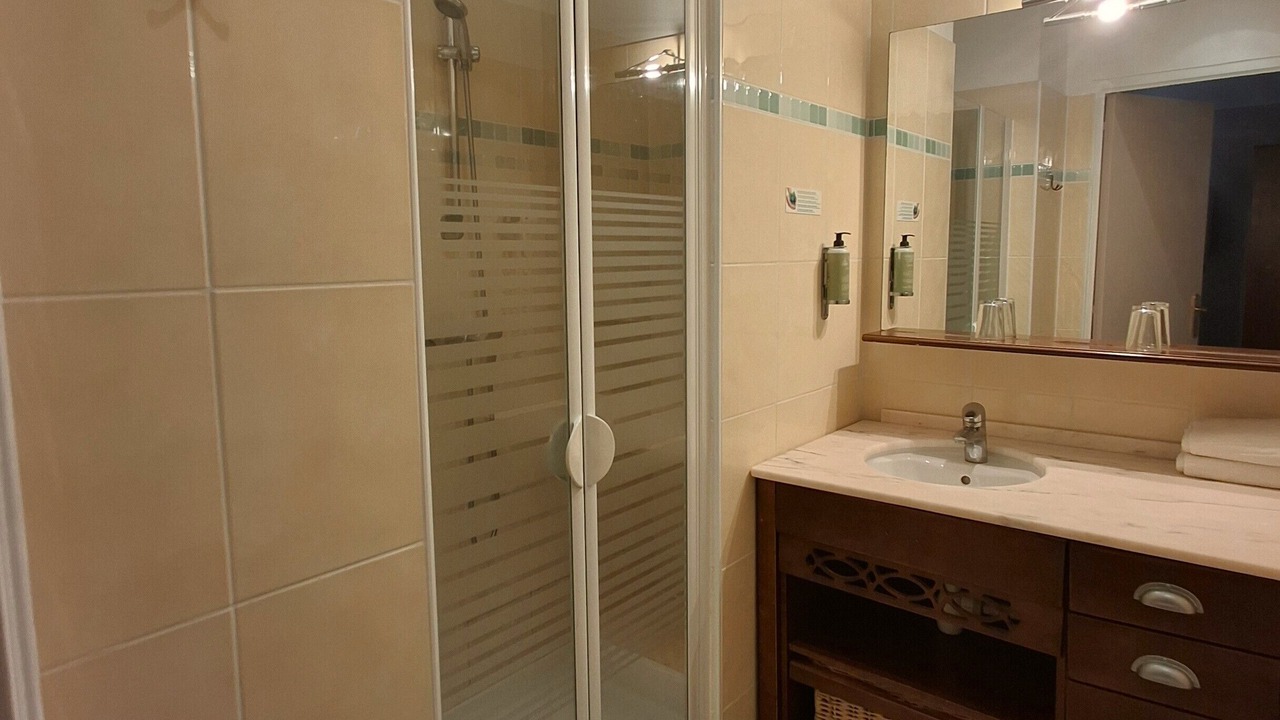 Photo of Bathroom in Lamorlaye