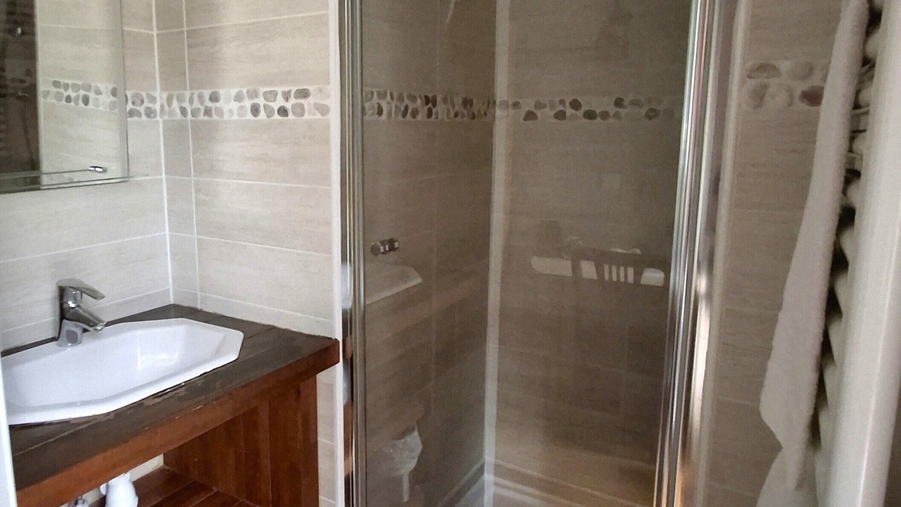 Photo of Bathroom in Lamorlaye