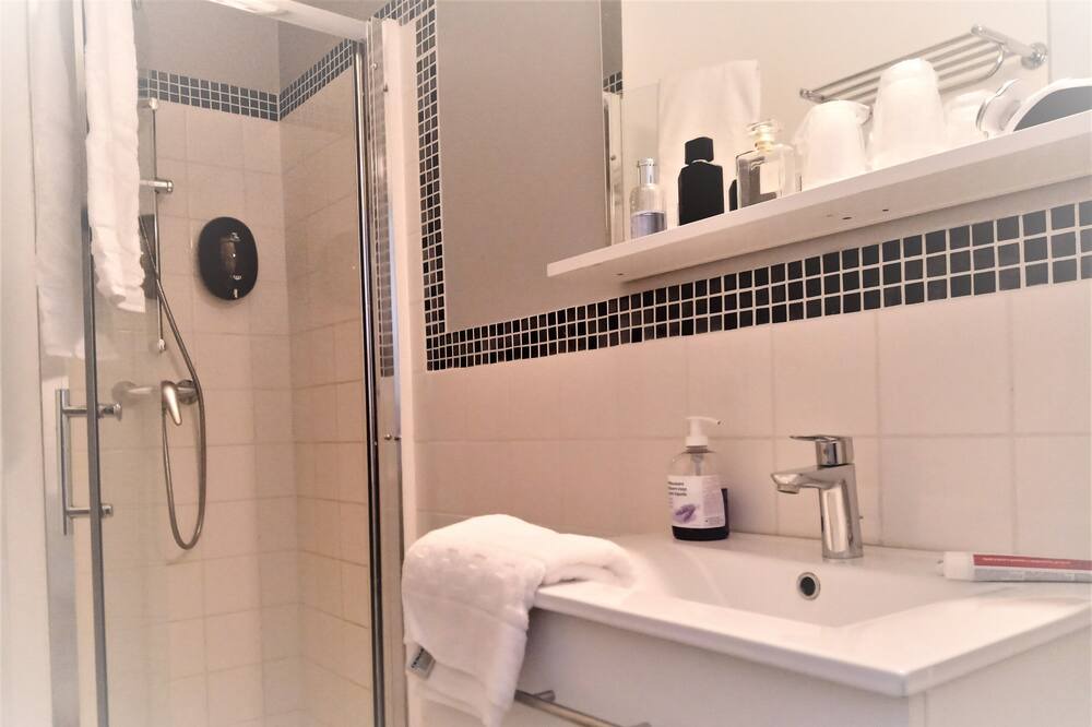 Photo of Bathroom in Carcassonne