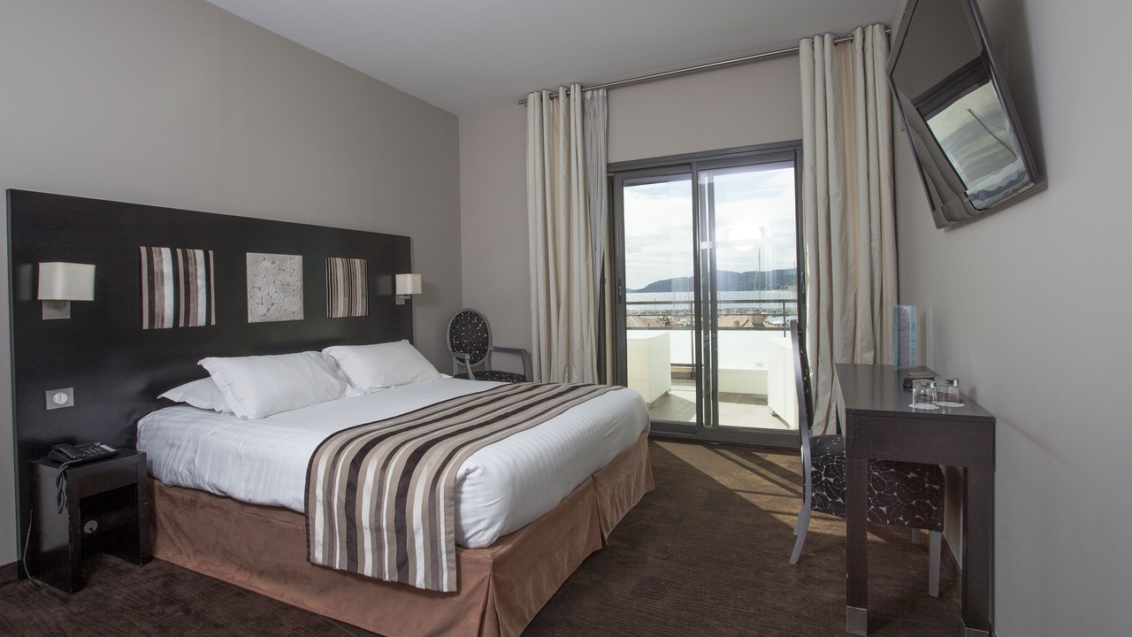 Photo of Bedroom in Le Lavandou