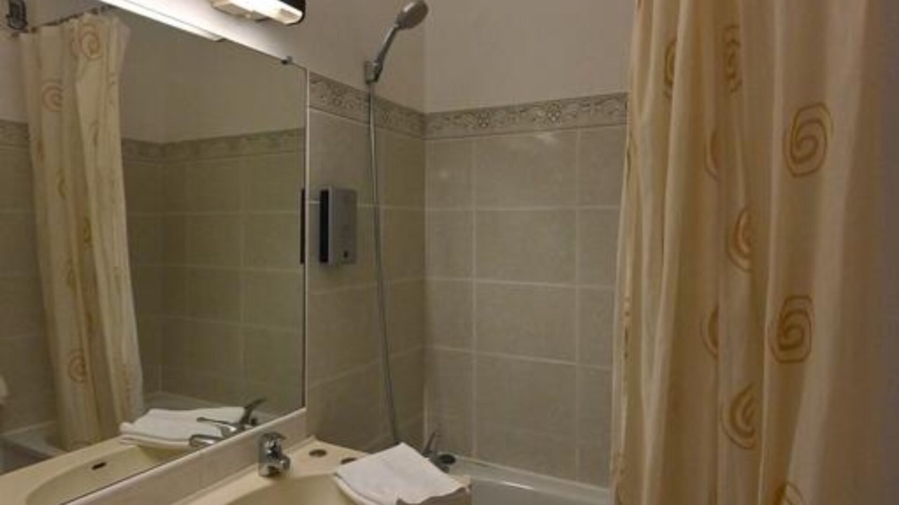 Photo of Bathroom in Langon