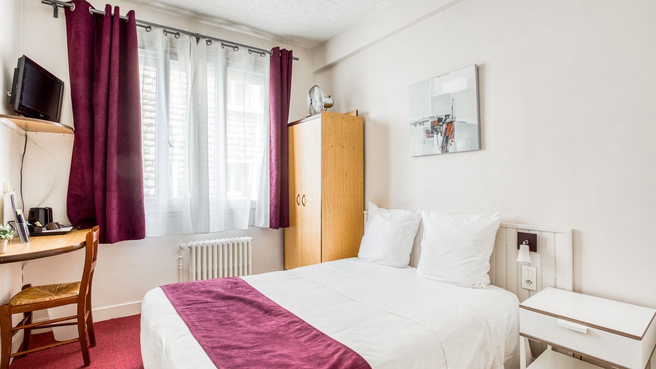 Photo of Bedroom in Lisieux