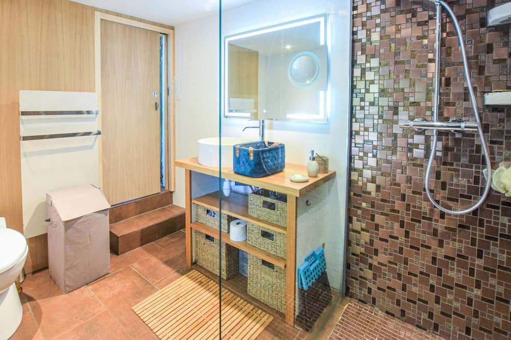 Photo of Bathroom in Crouttes