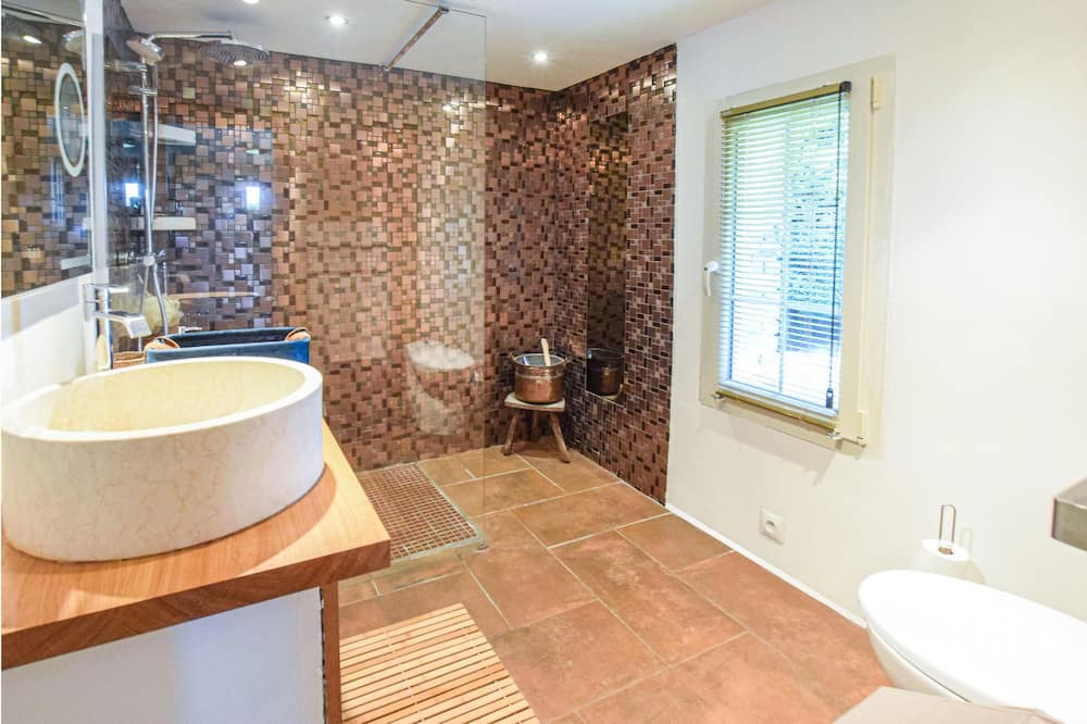 Photo of Bathroom in Crouttes
