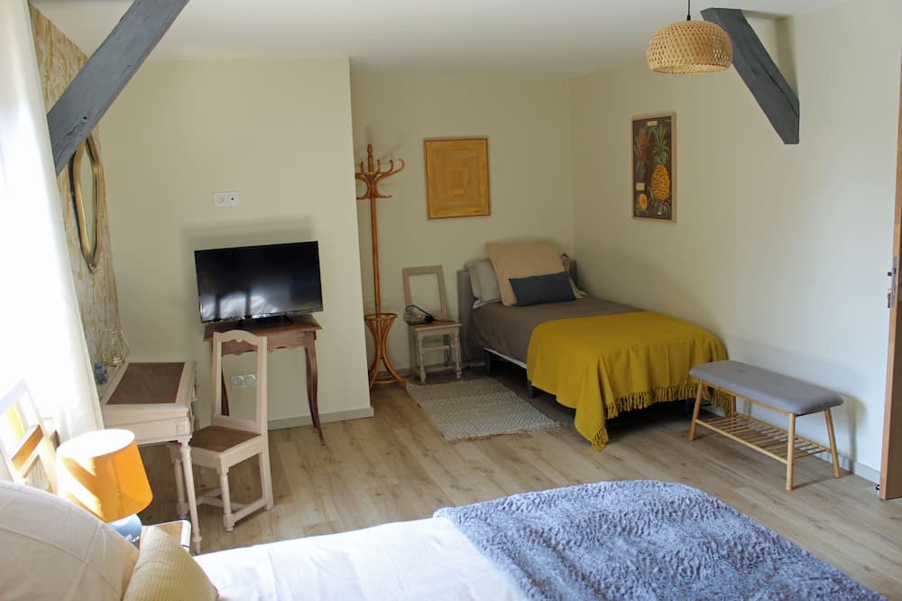 Photo of Bedroom in Vauconcourt-Nervezain