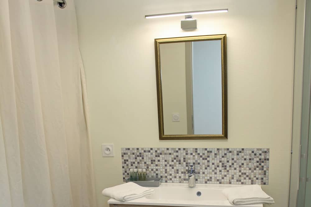 Photo of Bathroom in Vauconcourt-Nervezain