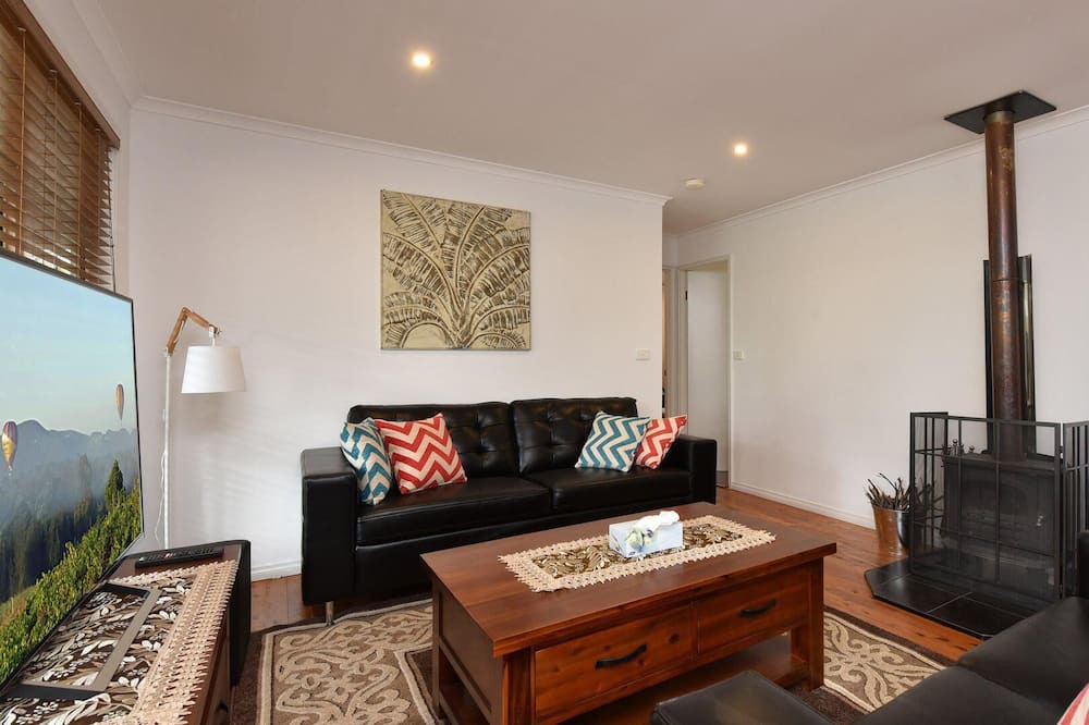 Photo of Livingroom in Ellalong