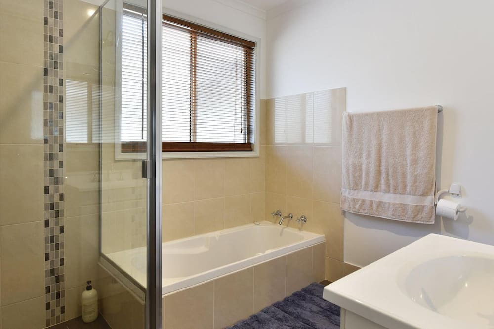 Photo of Bathroom in Ellalong