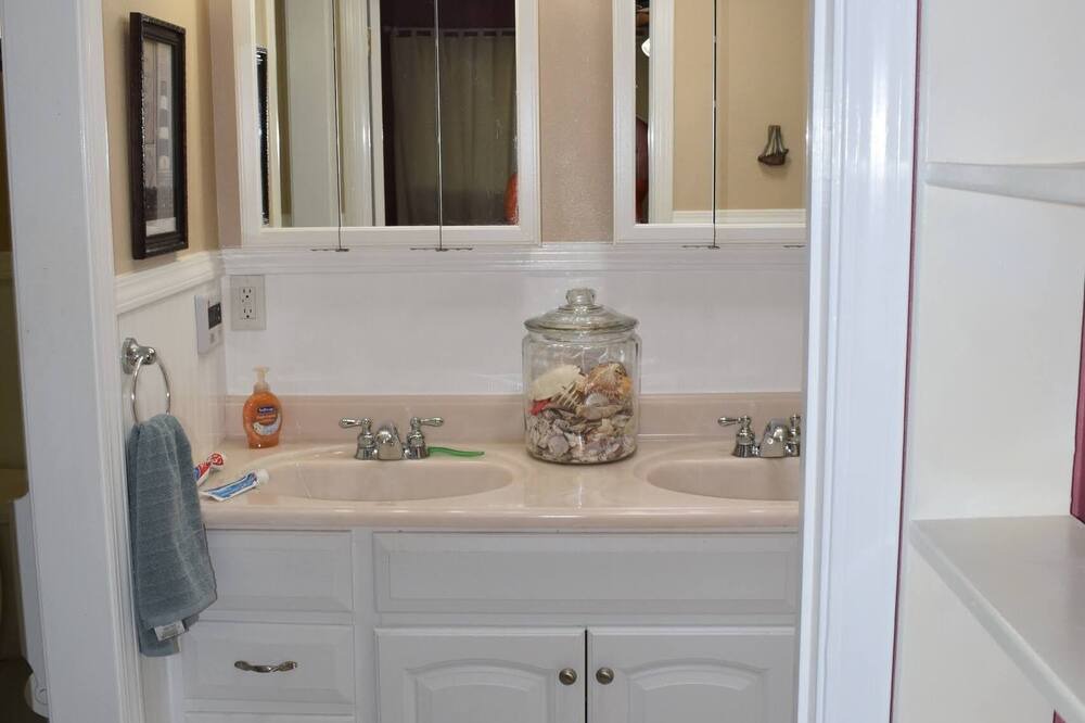 Photo of Bathroom in Bruno