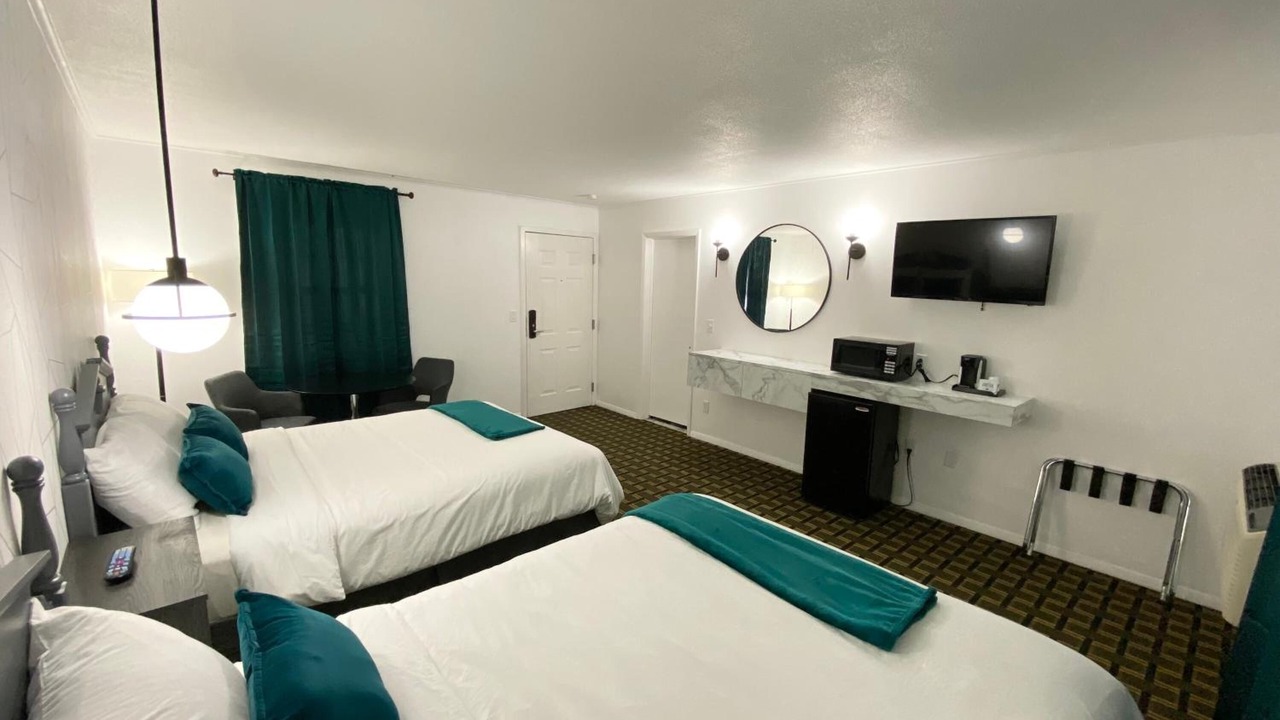 Photo of Others in Lee