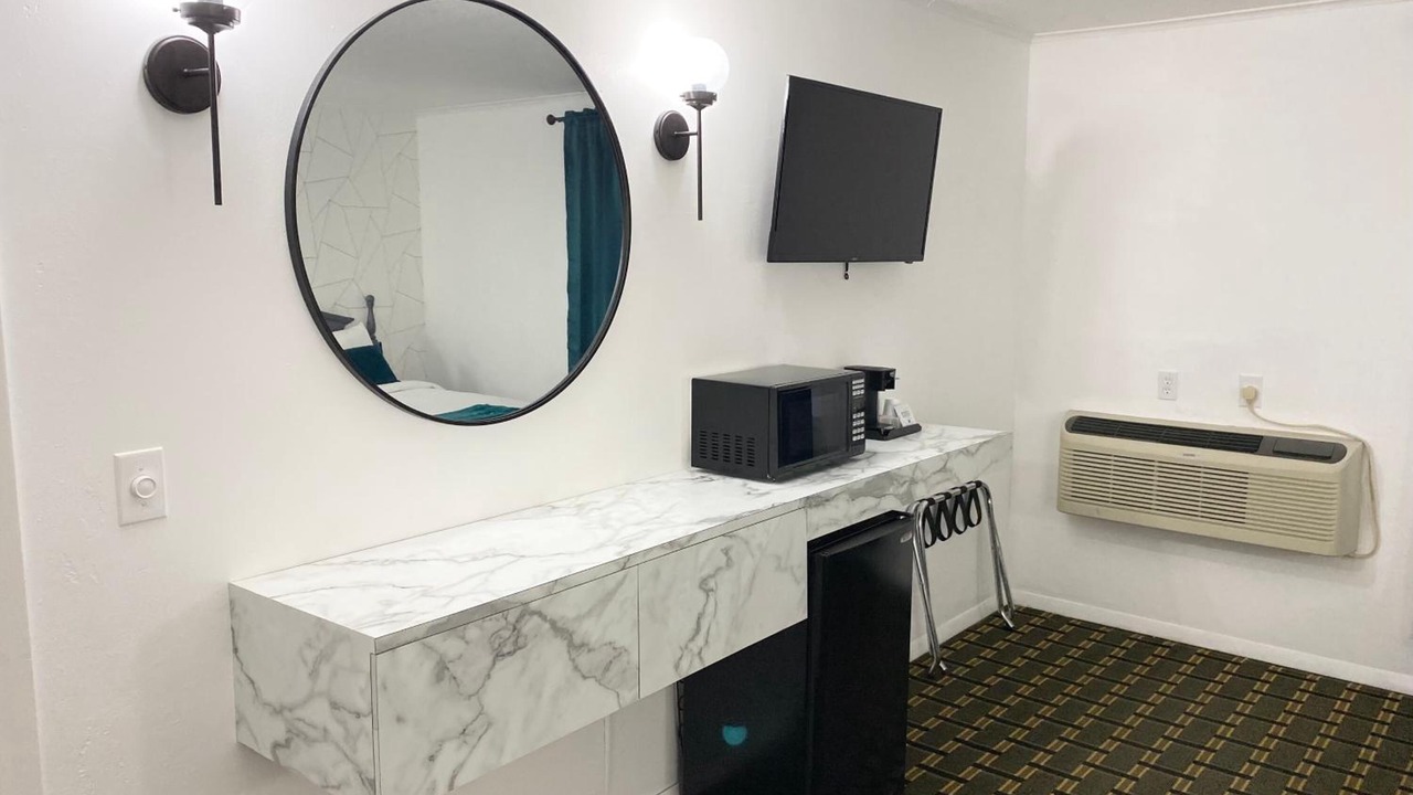 Photo of Others in Lee