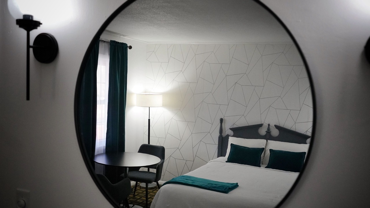 Photo of Bedroom in Lee