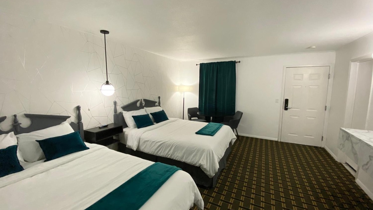 Photo of Others in Lee