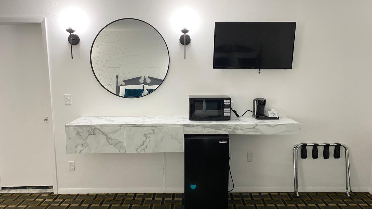 Photo of Others in Lee