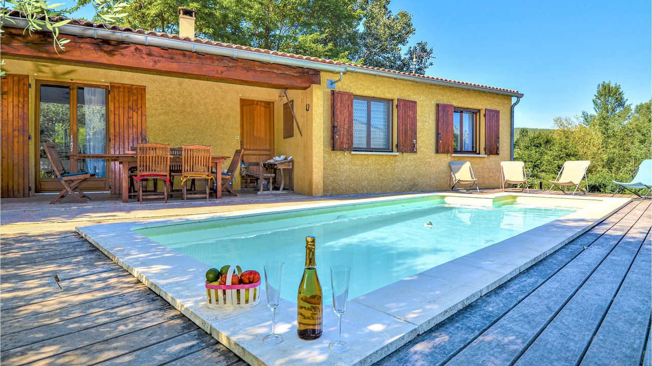 Photo of Outdoor in Saint-Andre-de-Roquepertuis