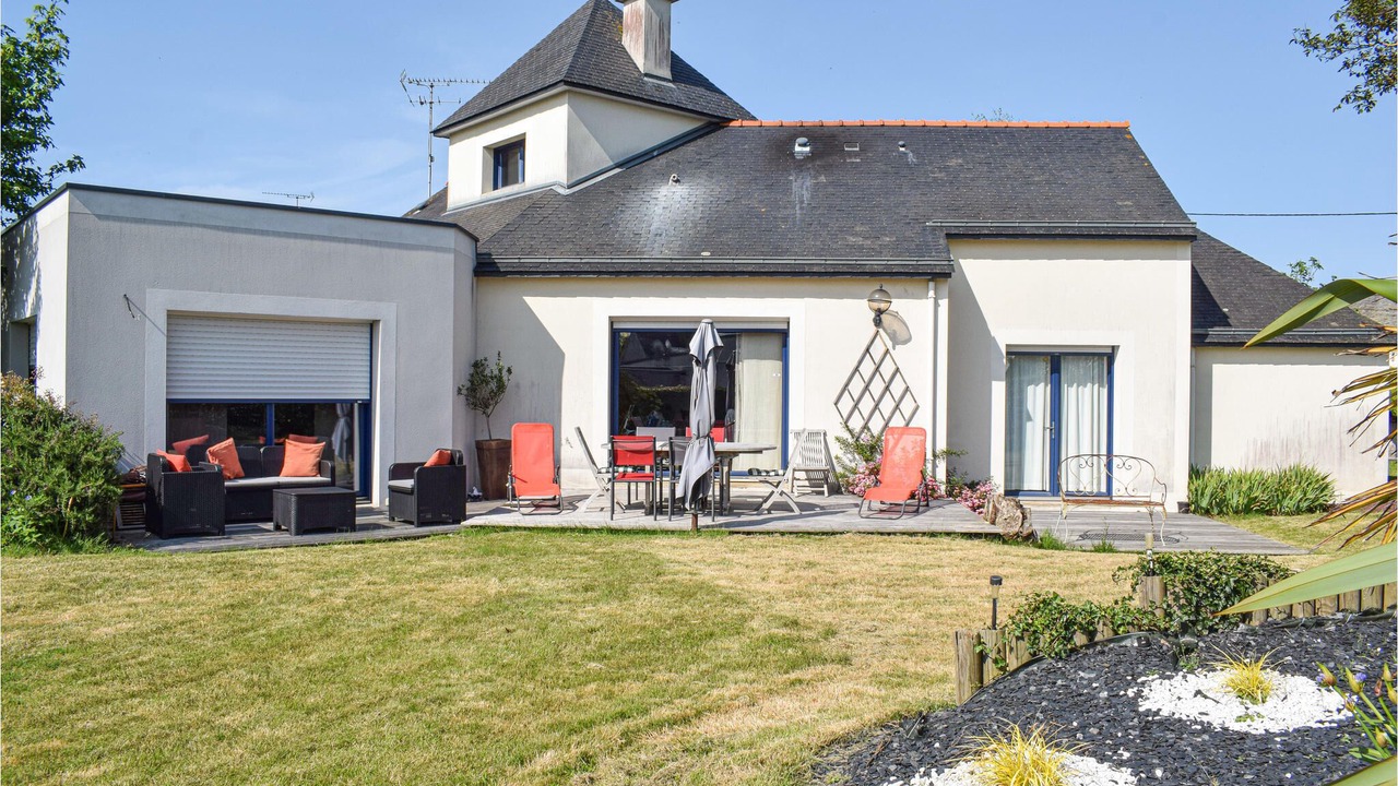 Photo of Buildings in Hillion