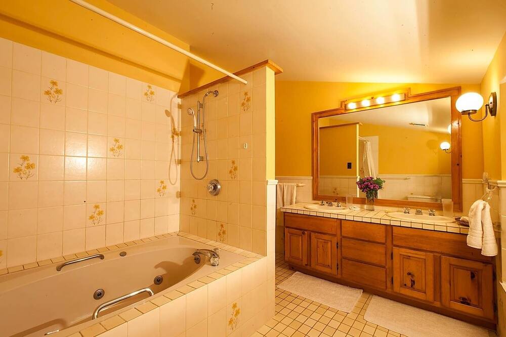 Photo of Bathroom in Lower Rose Bay