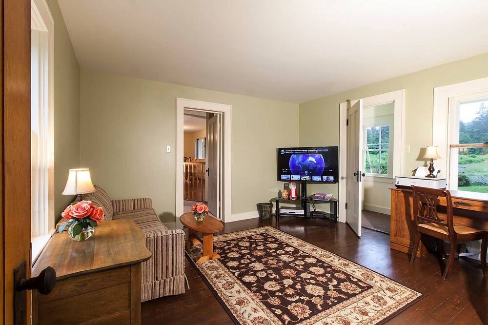 Photo of Livingroom in Lower Rose Bay
