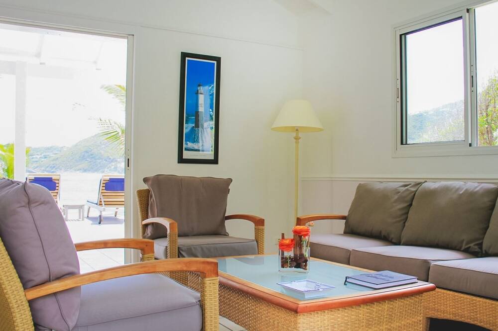 Photo of Livingroom in Bellwood