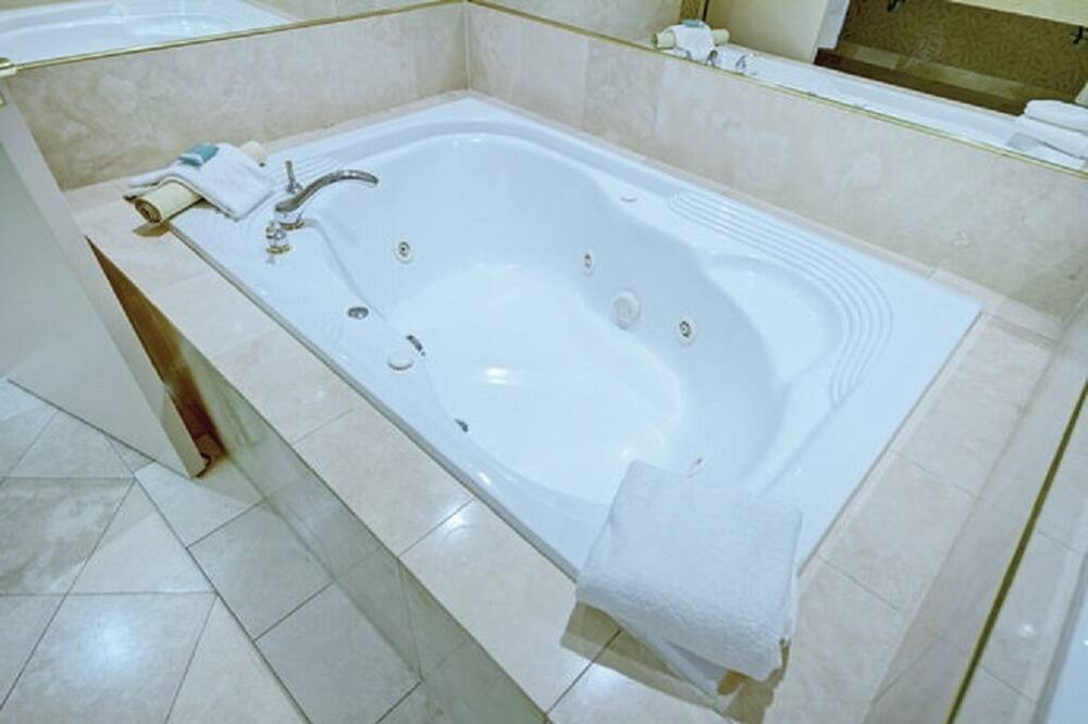 Photo of Bathroom in Oro-Medonte
