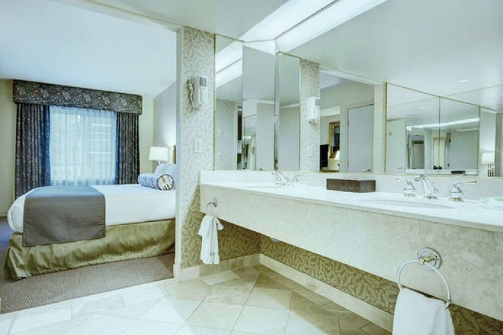 Photo of Bathroom in Oro-Medonte