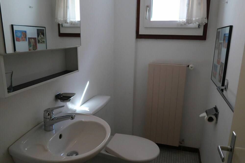 Photo of Bathroom in Noveli