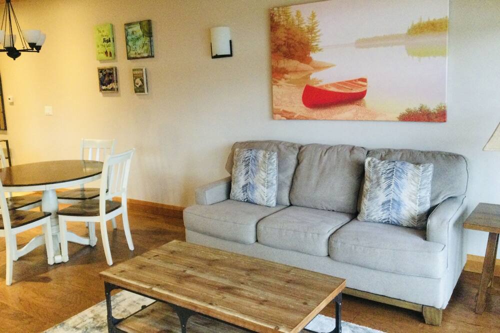 Photo of Livingroom in Muskoka Lakes